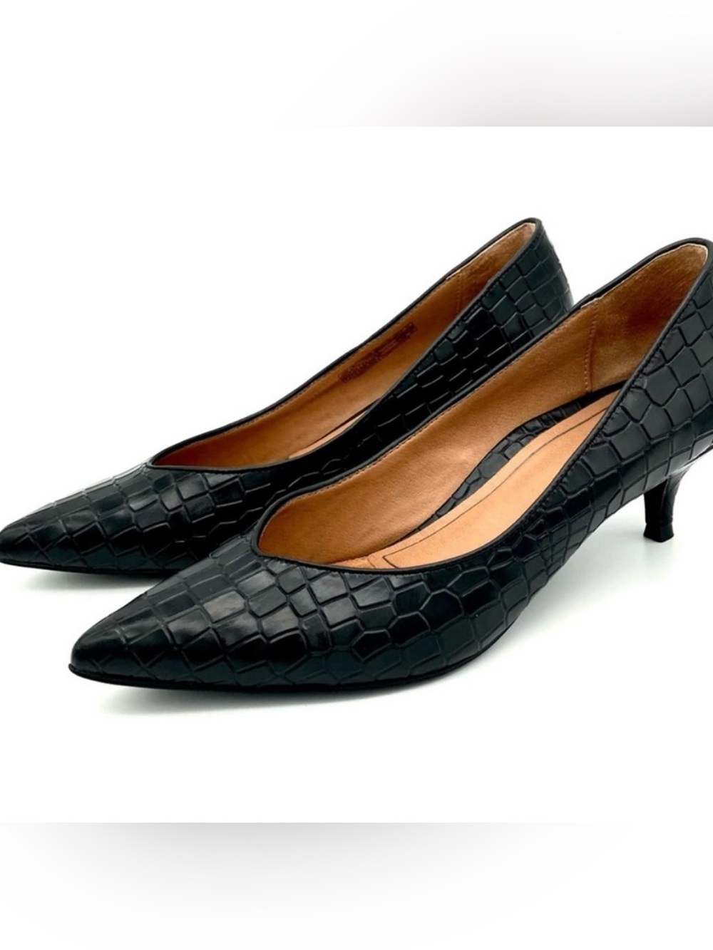 Trendy, Vionic Black Pointed-Toe Kitten Heel Pumps